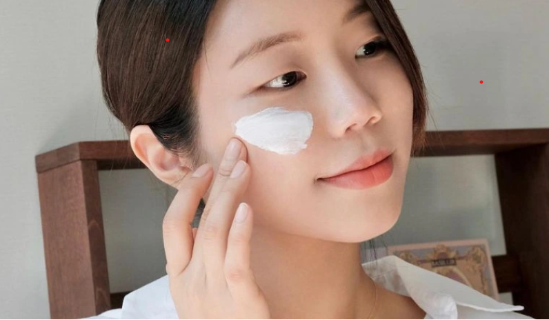 Kem chống nắng nâng tone cho da khô có dưỡng ẩm