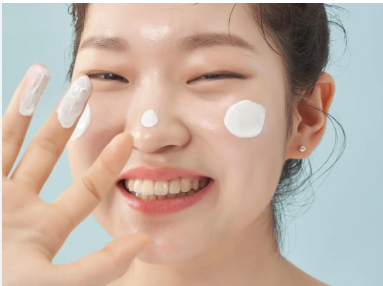 Da khô nên dùng 2 kem chống nắng 1 ngày